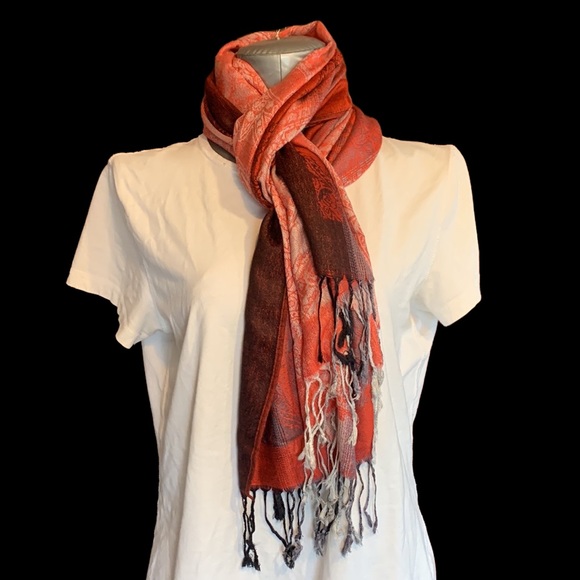 Red tones scarf - Picture 1 of 13